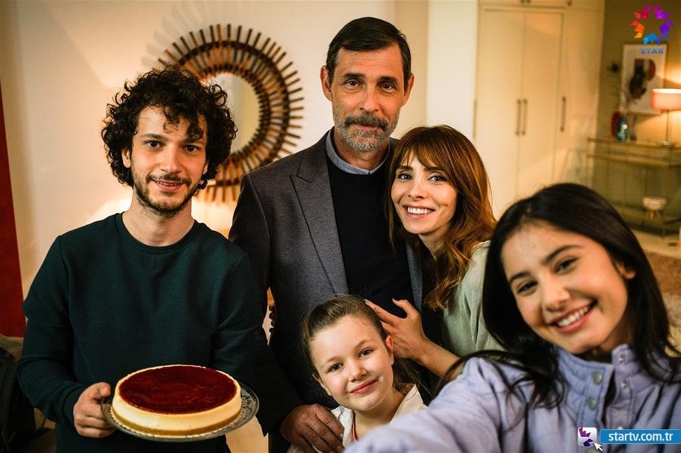 Kağıt dizisi Ev çabuk yıkıldı.